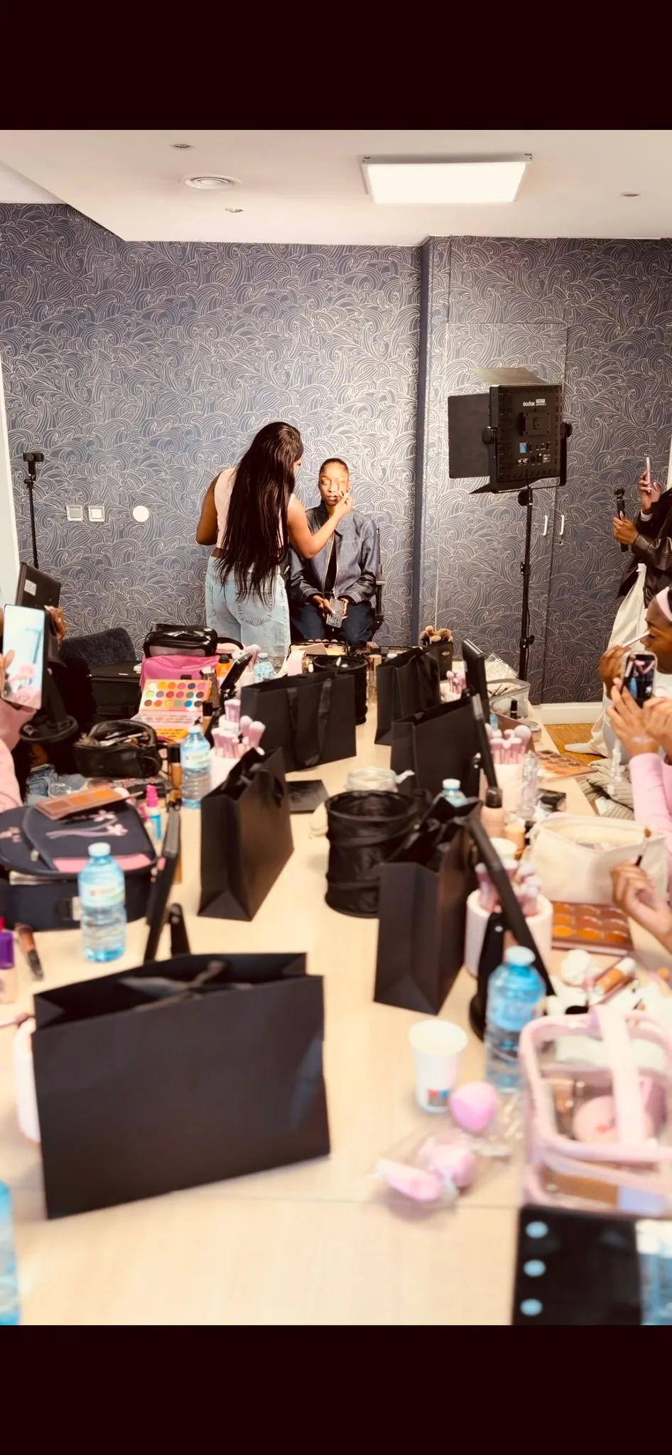 Cours d'auto-maquillage en groupe à Paris animé par Alexia — Vision Glam Beauty